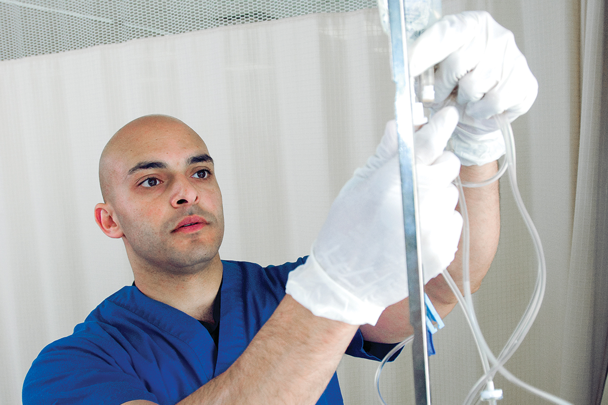 Enseignement en laboratoire par ordinateur interposé